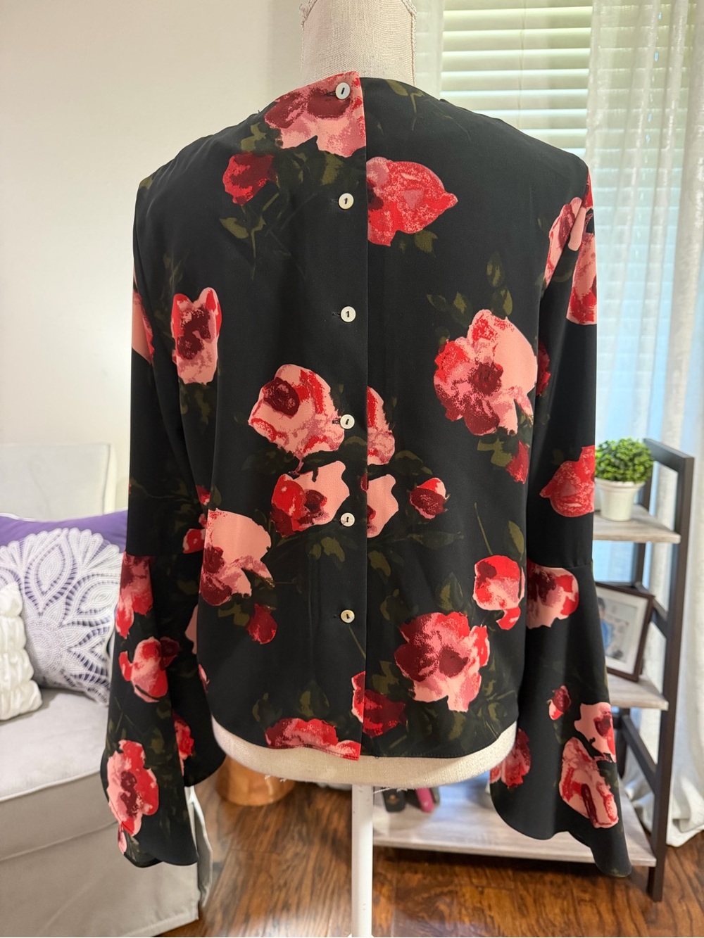 Carmen Marc Valvo Black Blouse with Red & Pink Floral Print - Picture 4 of 8
